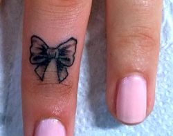 finger-tattoo